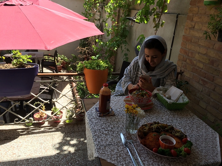گفتگو با فاطمه حسینی مدیر کافه آنسو